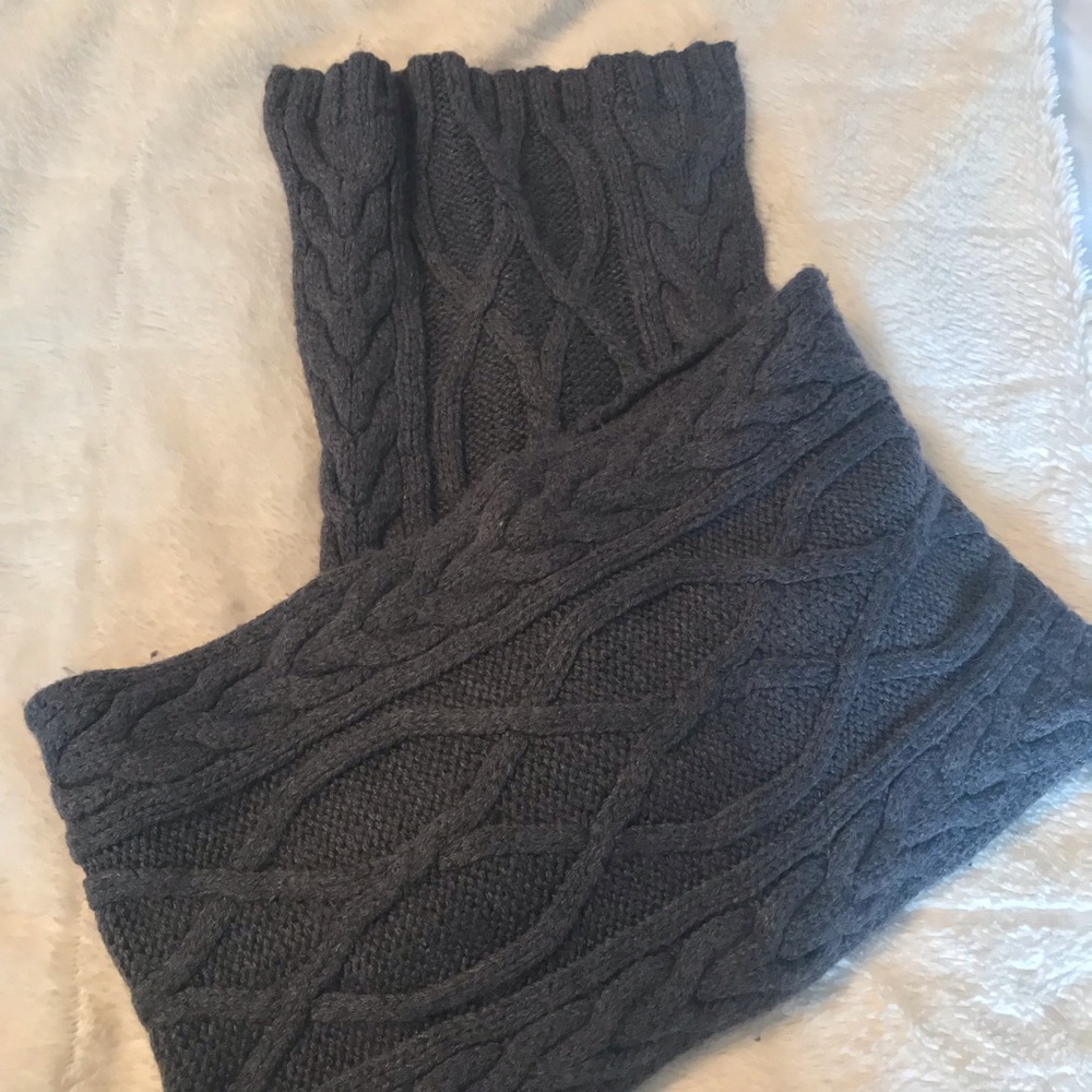 Scarf Beautiful wool blend cable knit, gray